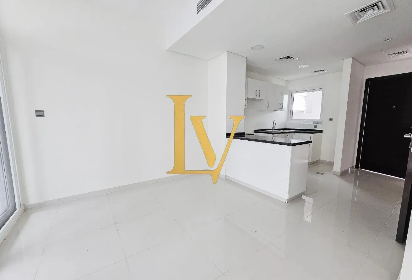3BR | Middle Unit | Prime Location | Near the Gate