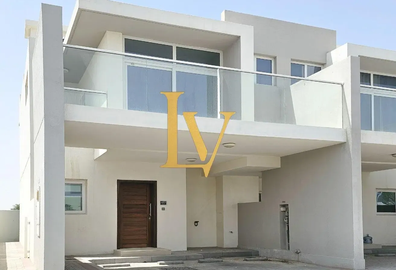 3BR | Middle Unit | Prime Location | Near the Gate