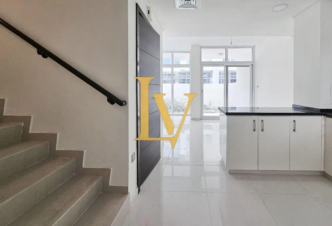 3BR | Middle Unit | Prime Location | Near the Gate