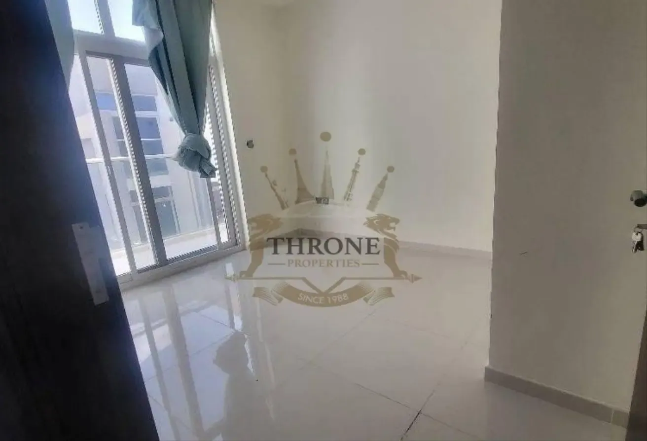 LUXURY WELL-MAINTAINED UNIT | PRIME LOCATION