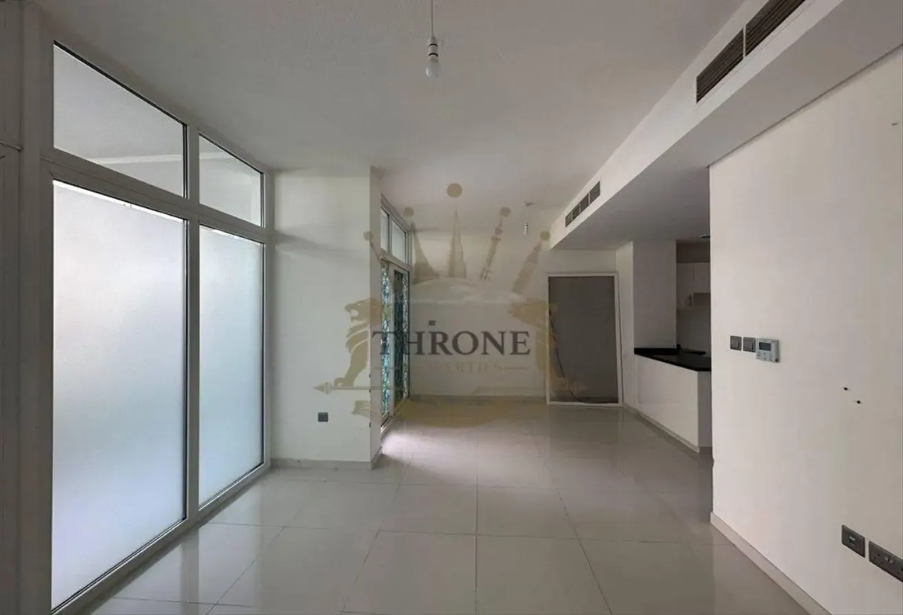 LUXURY WELL-MAINTAINED UNIT | PRIME LOCATION