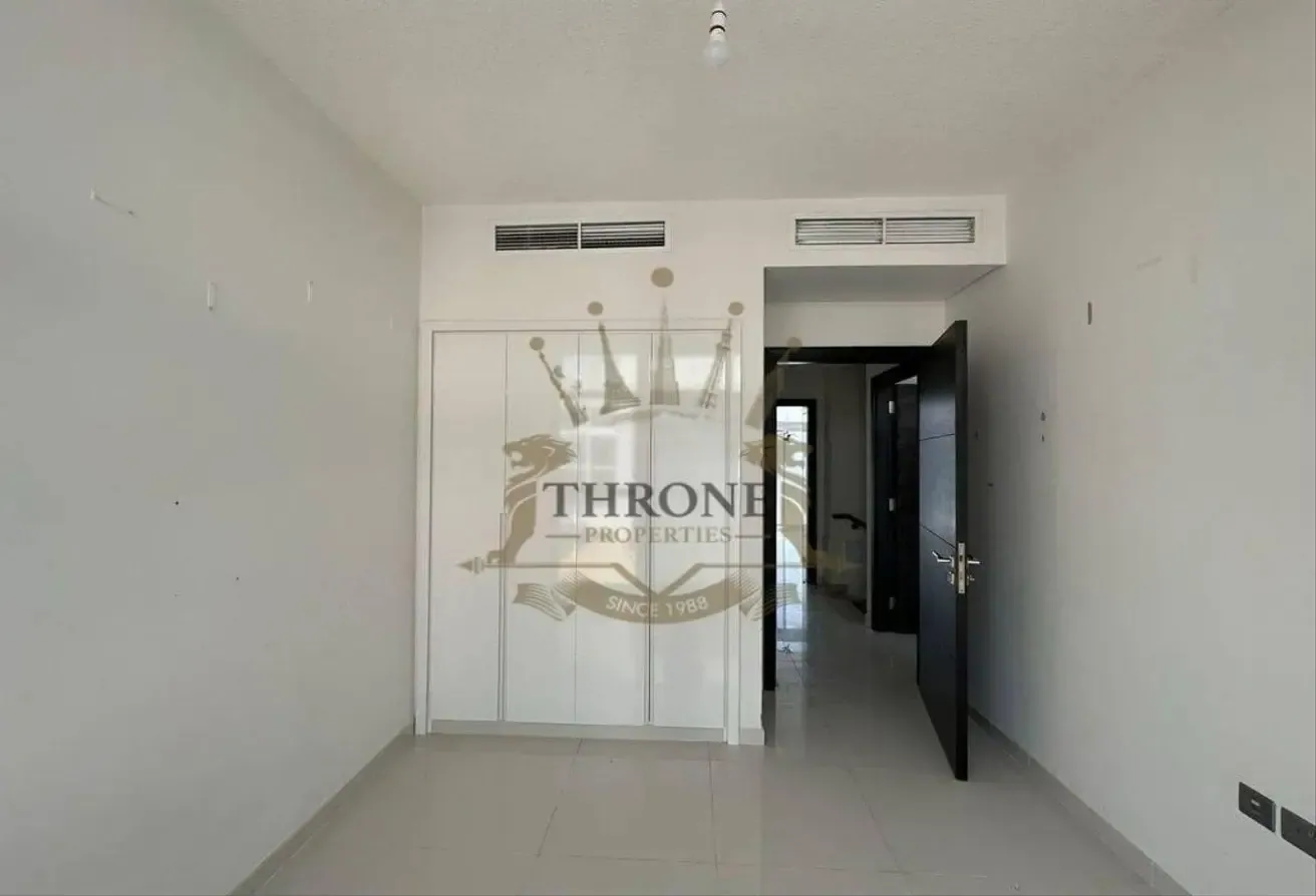 LUXURY WELL-MAINTAINED UNIT | PRIME LOCATION