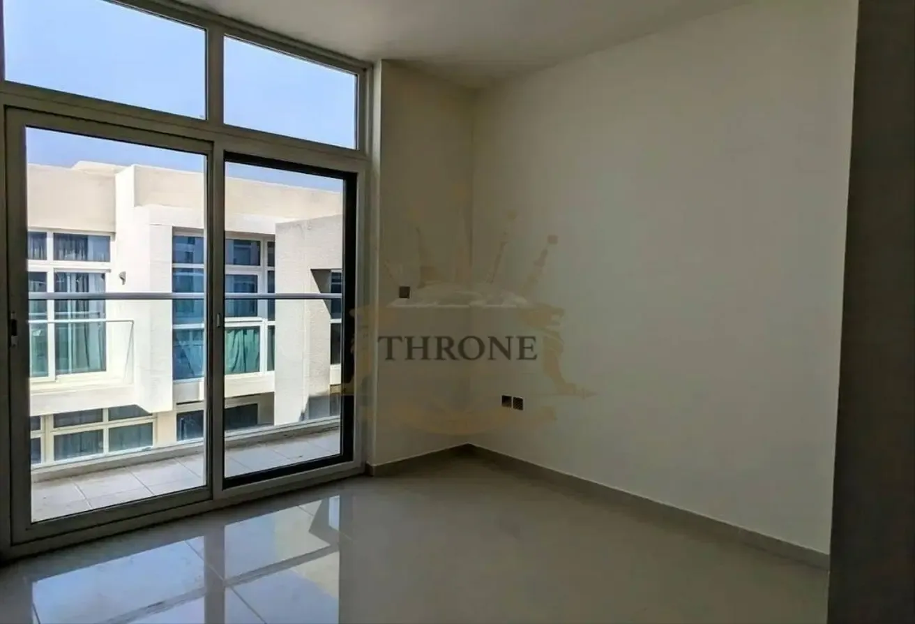 LUXURY WELL-MAINTAINED UNIT | PRIME LOCATION