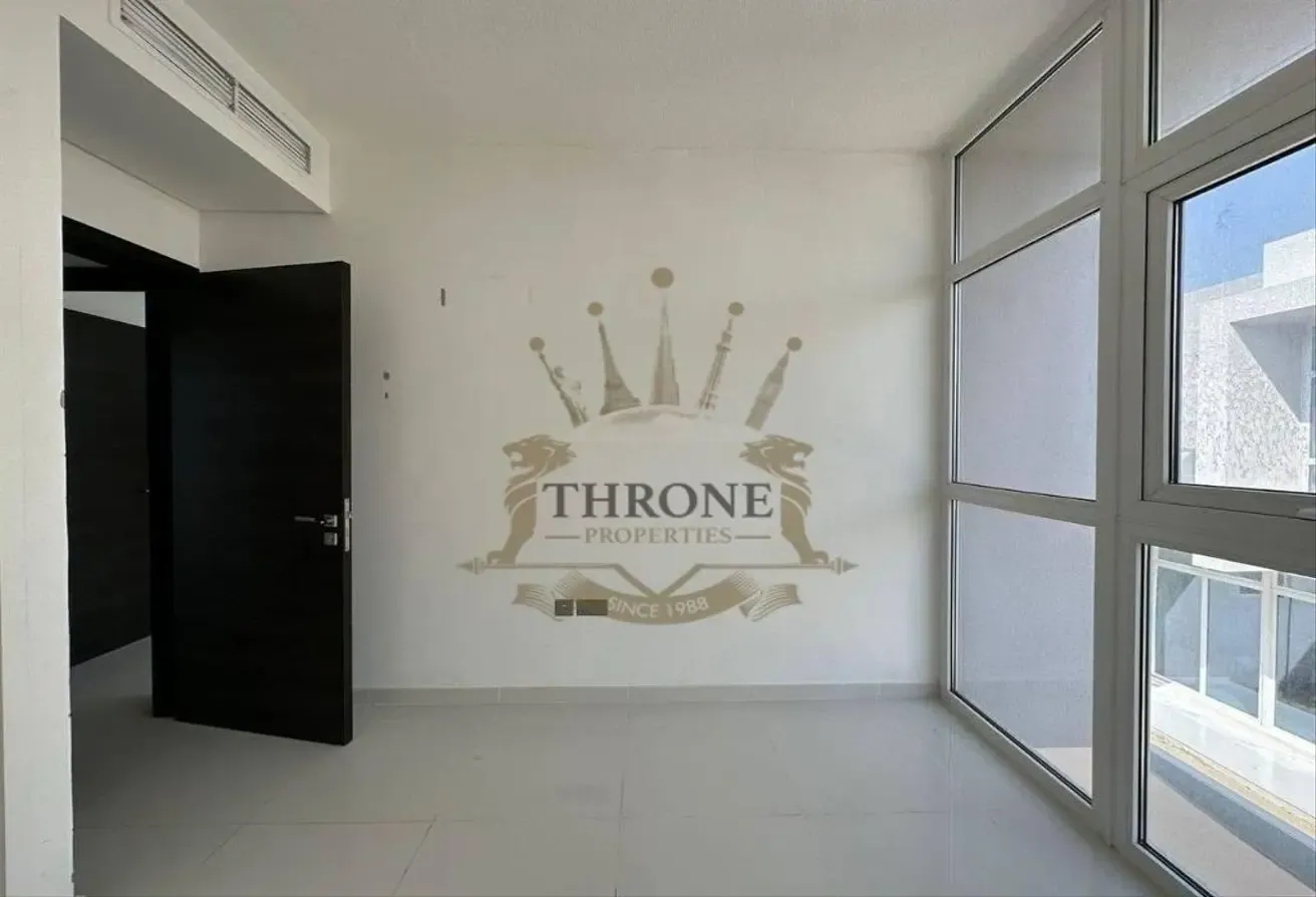 LUXURY WELL-MAINTAINED UNIT | PRIME LOCATION