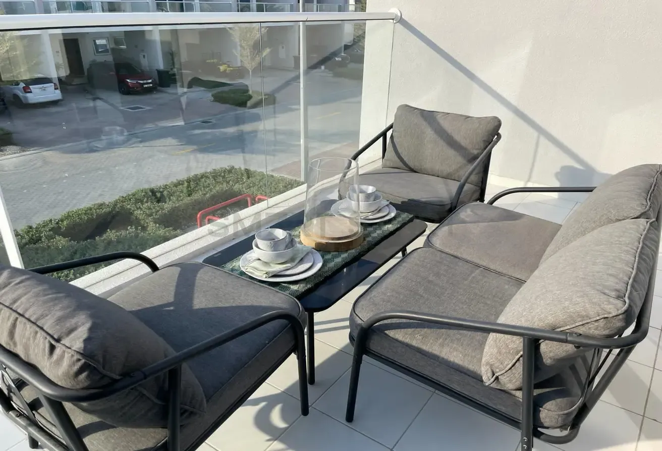 Fully Furnished / Corner / Never Rented
