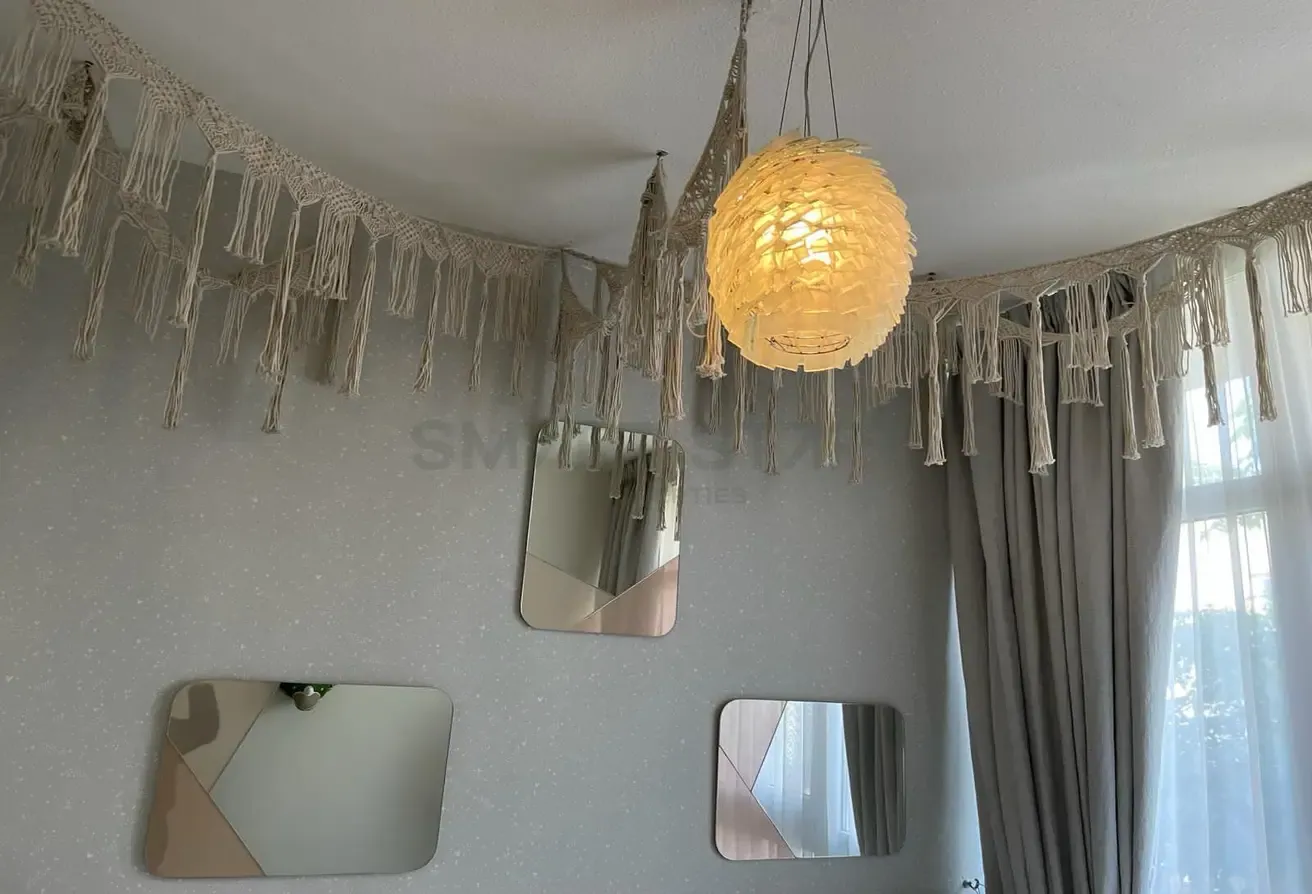 Fully Furnished / Corner / Never Rented