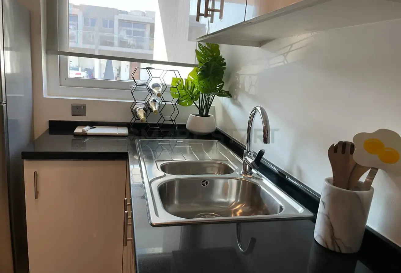 Fully Furnished / Corner / Never Rented