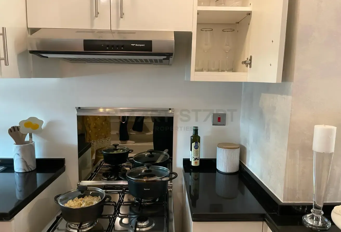 Fully Furnished / Corner / Never Rented