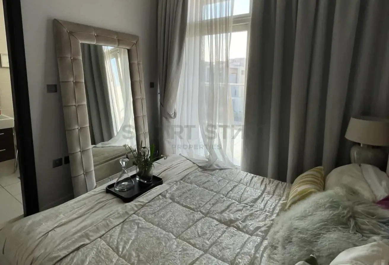 Fully Furnished / Corner / Never Rented