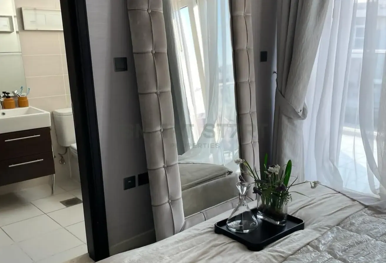 Fully Furnished / Corner / Never Rented