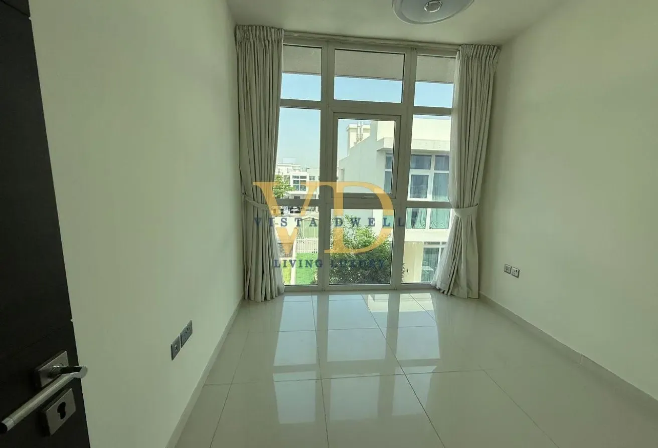 3 BEDROOM | UPGRADED | WITH KITCHEN APPLIANCES