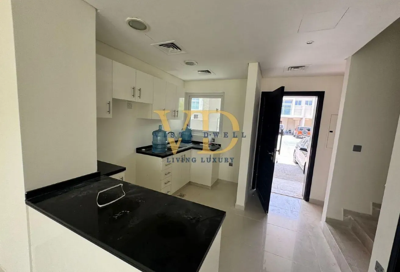 BACK TO BACK | 3 BEDROOM | VACANT