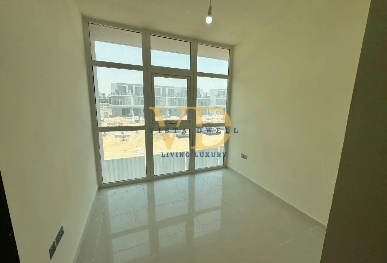 BACK TO BACK | 3 BEDROOM | VACANT