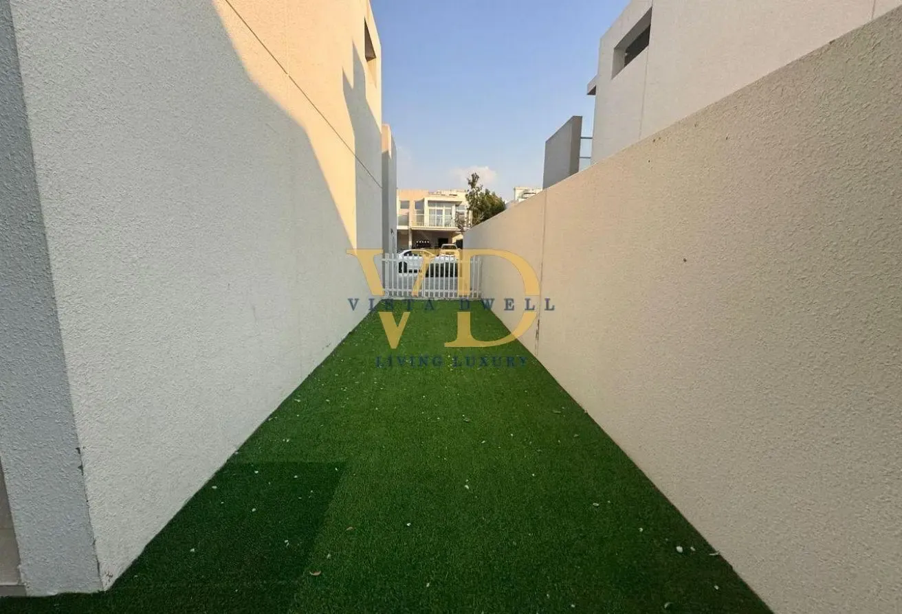 3 BEDROOM CORNER UNIT | PRIME LOCATION