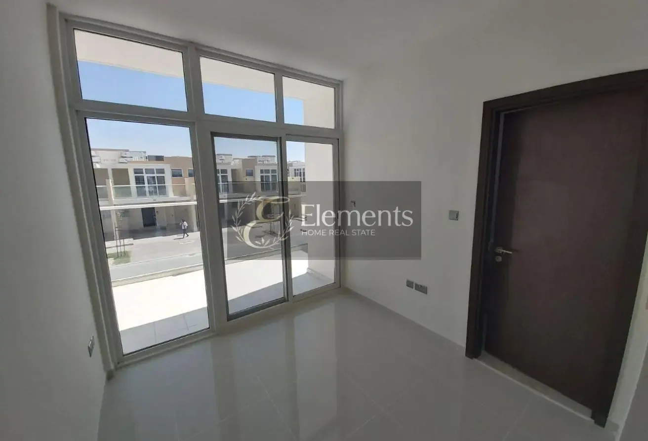 3 Br Townhouse | Unfurnished | Spacious Area