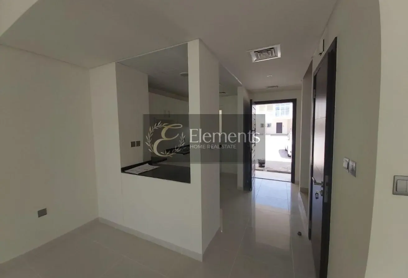 3 Br Townhouse | Unfurnished | Spacious Area