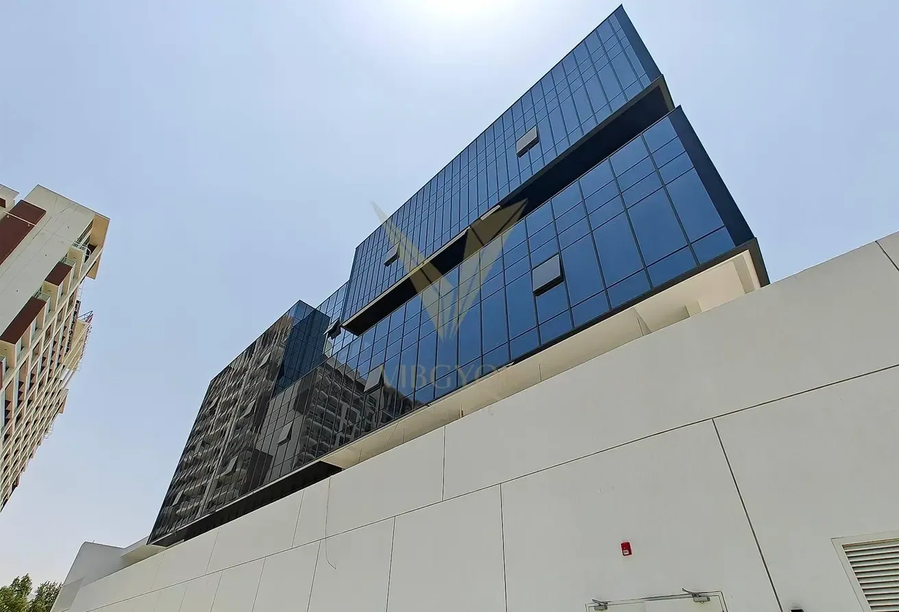 EXCLUSIVE CORNER OFFICE | PRIME LOCATION