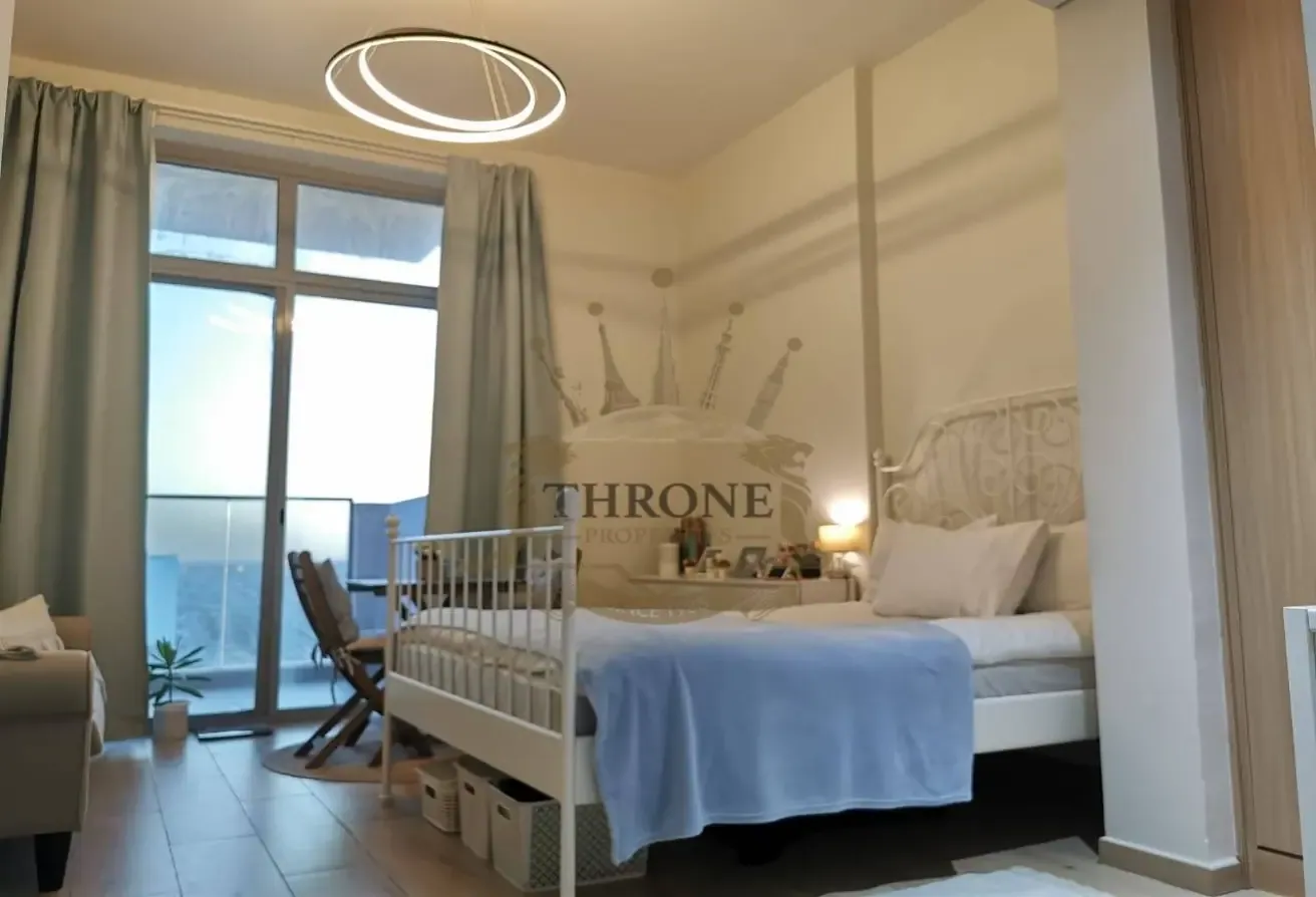 Best Studio for Investors-Vacant-Steps from Metro