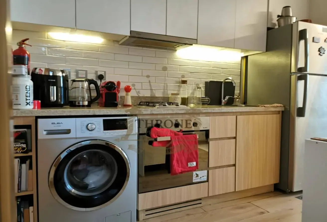 Best Studio for Investors-Vacant-Steps from Metro