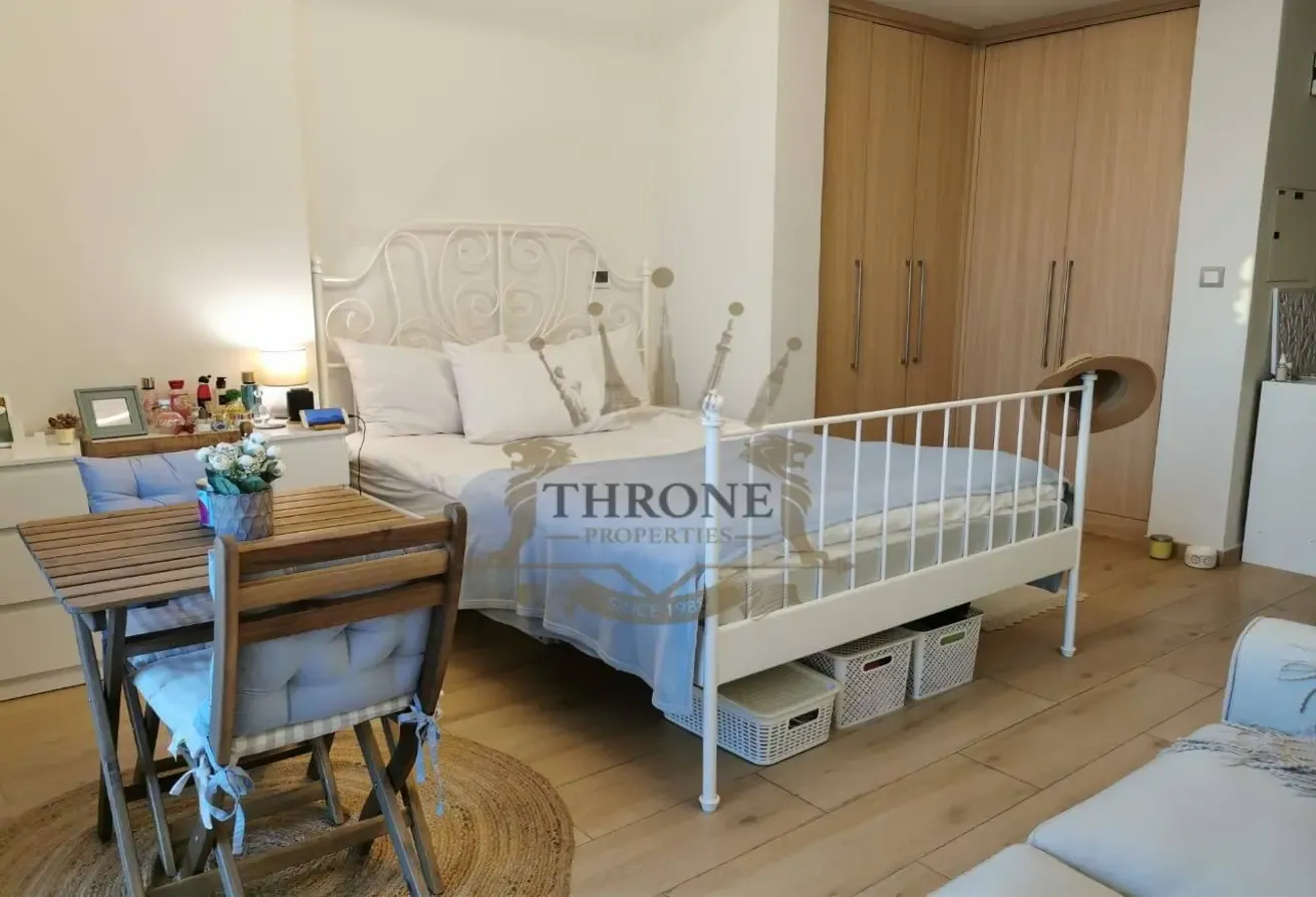 Best Studio for Investors-Vacant-Steps from Metro
