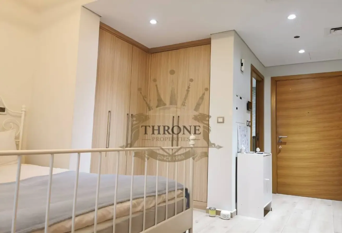 Best Studio for Investors-Vacant-Steps from Metro