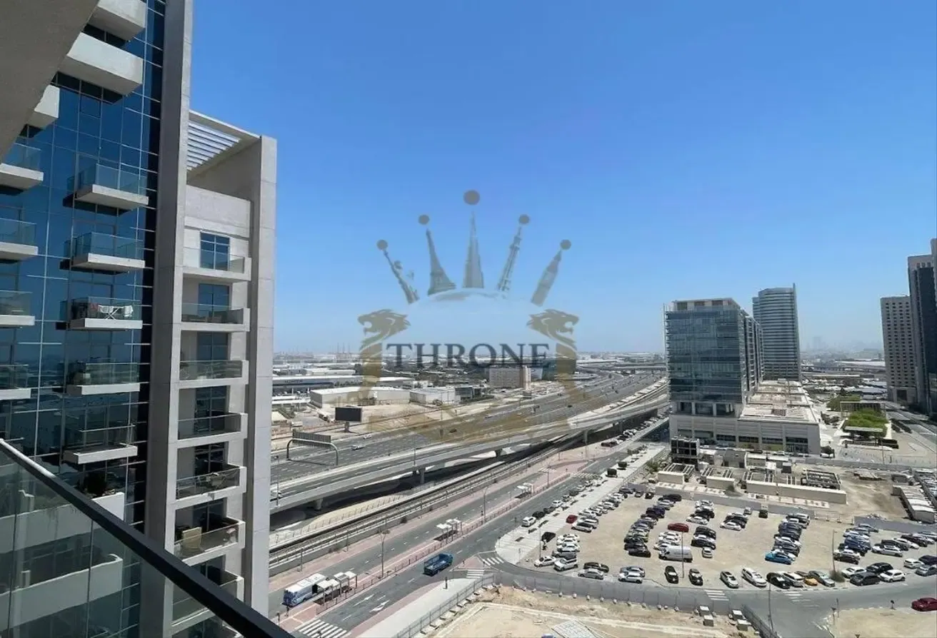 Vacant Studio | Steps from Metro | High Floor
