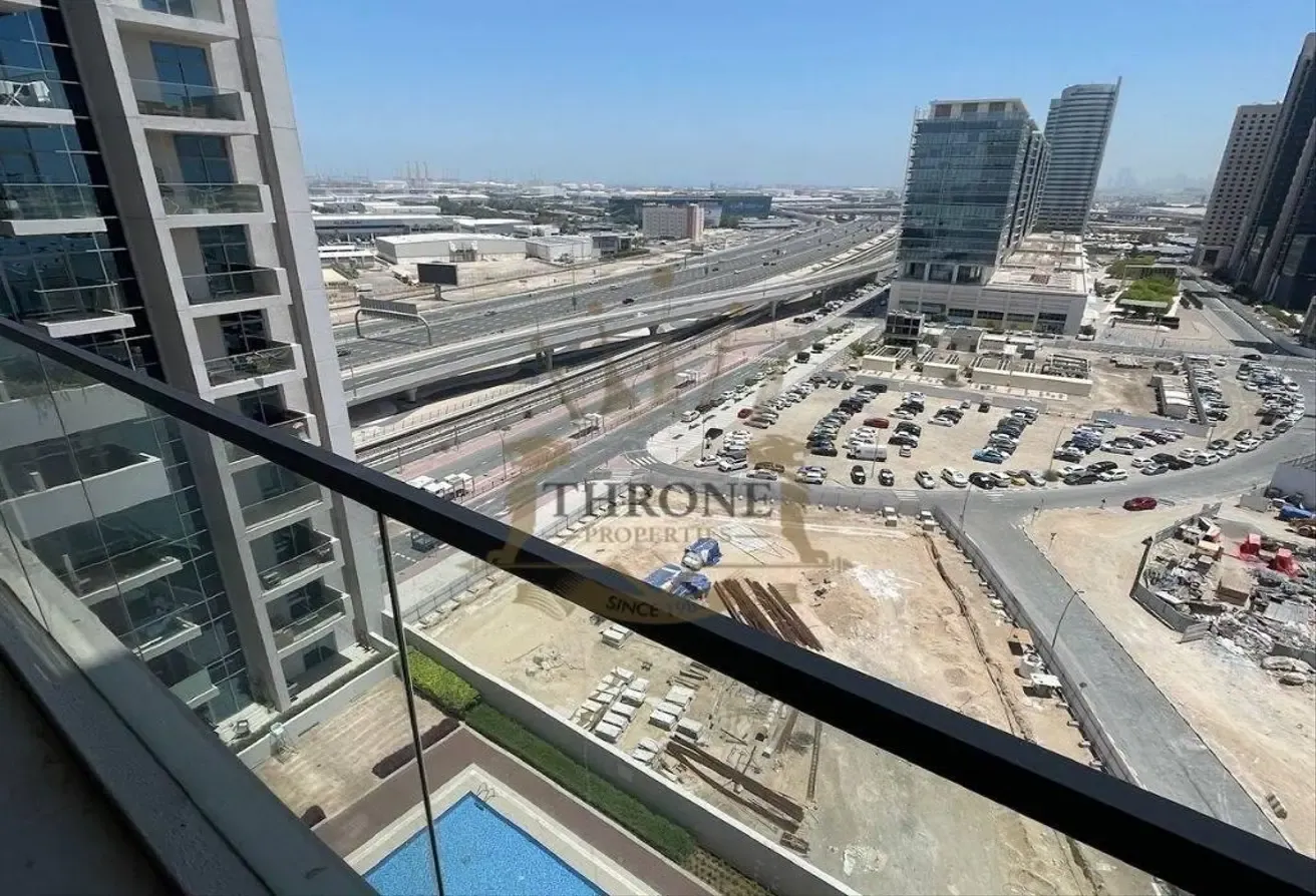 Vacant Studio | Steps from Metro | High Floor