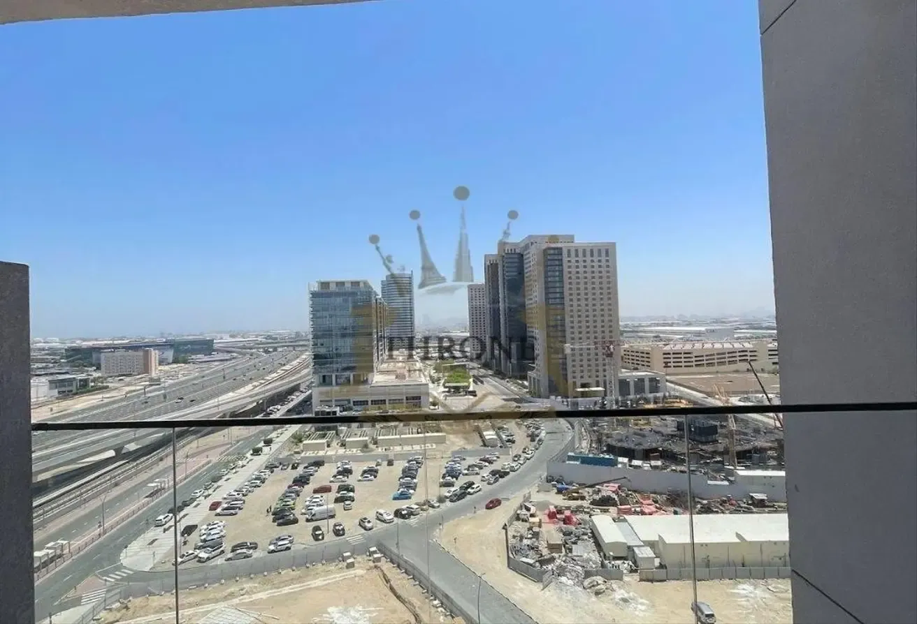 Vacant Studio | Steps from Metro | High Floor