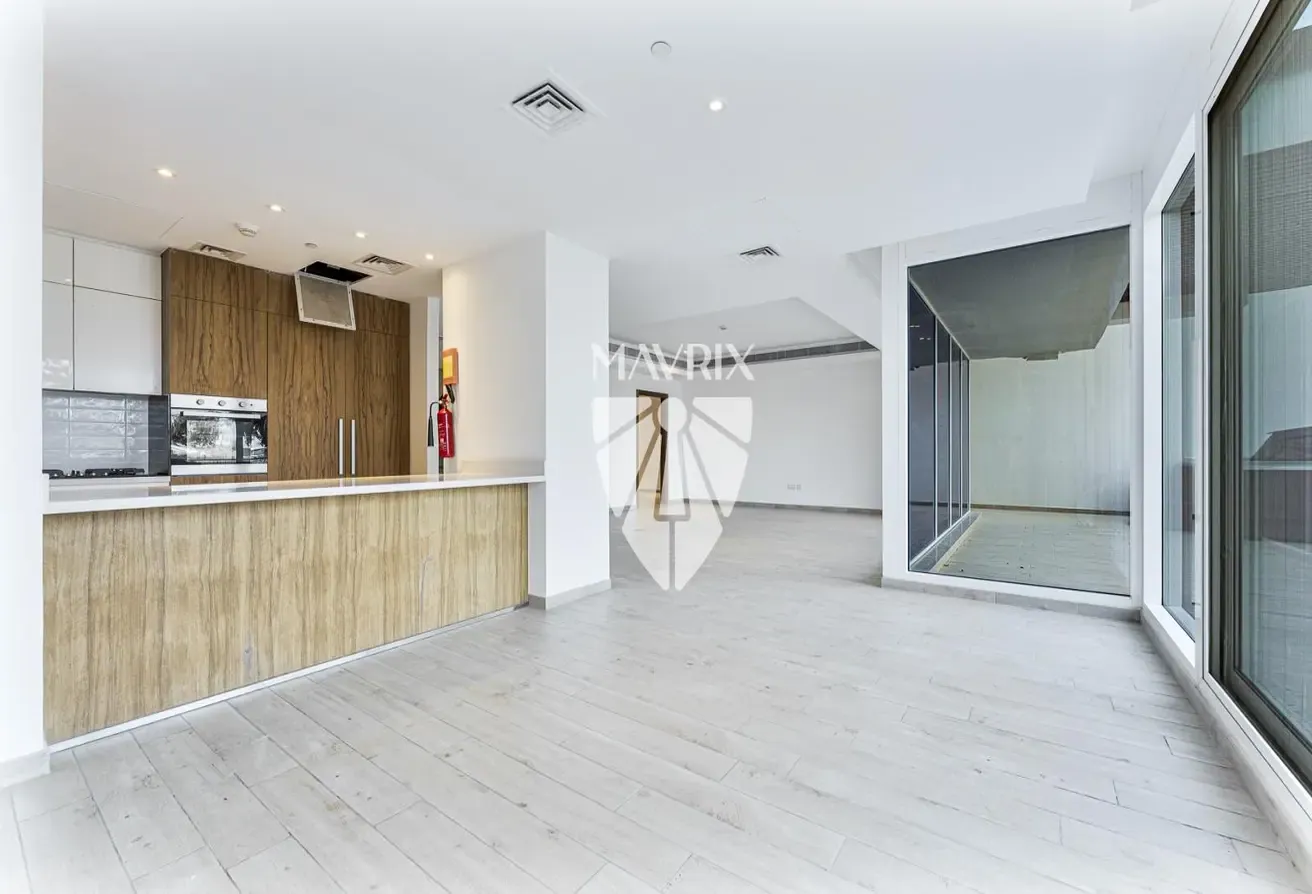 Price Reduced | Burj Khalifa View |Private Jacuzzi