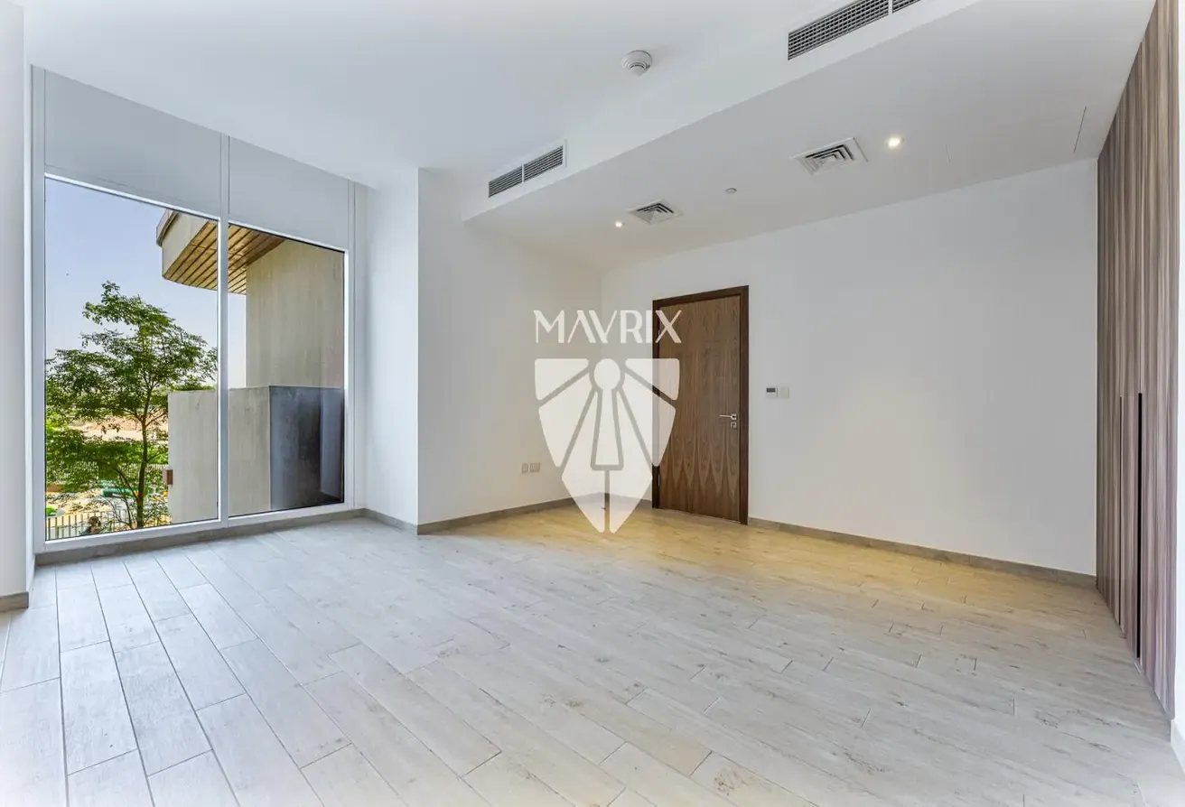 Price Reduced | Burj Khalifa View |Private Jacuzzi