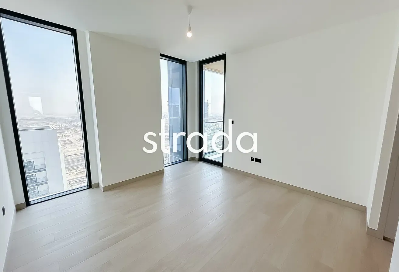 Waterfront Living | High Floor | Brand New