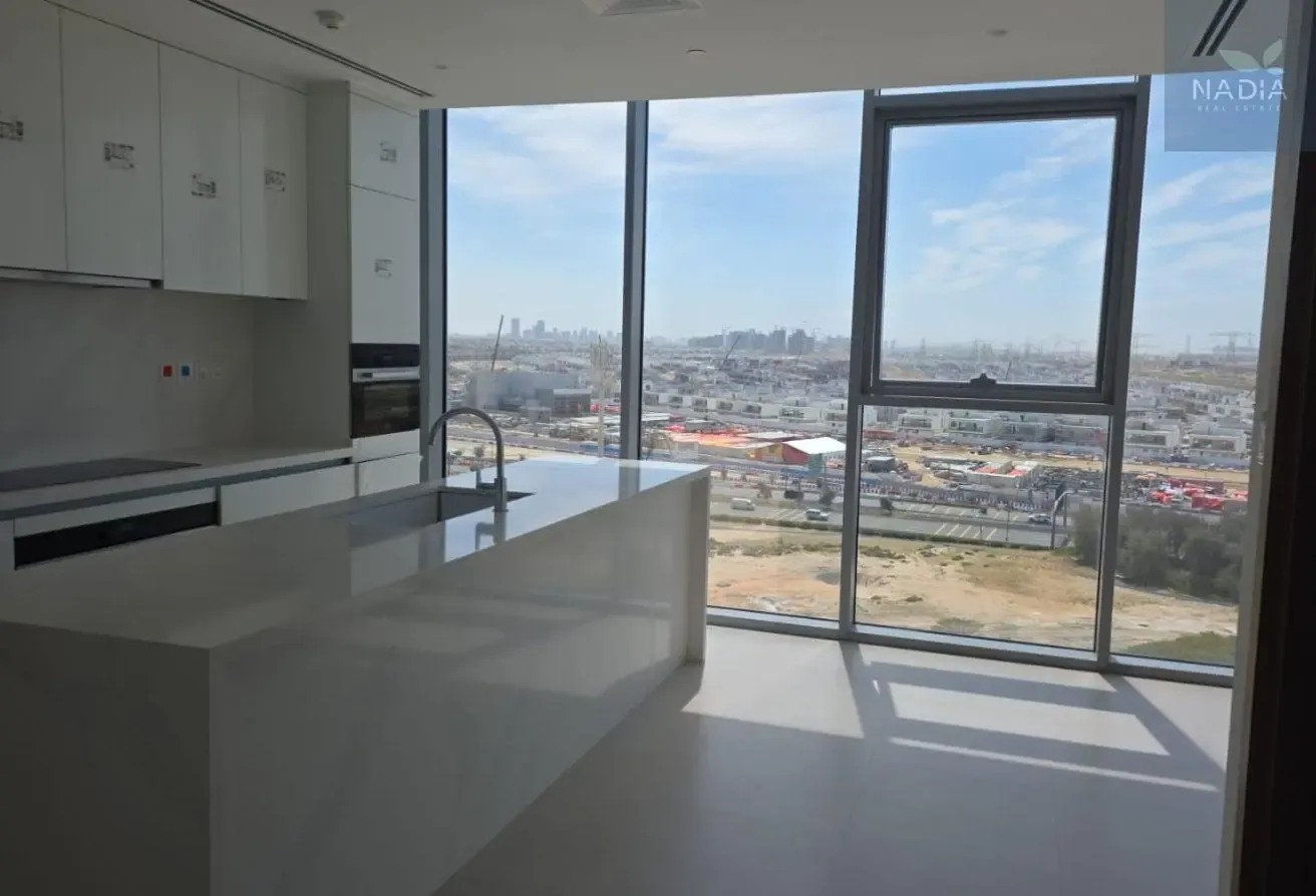 Large 4BR+Maid | Lagoon Views | Mid Floor | Corner