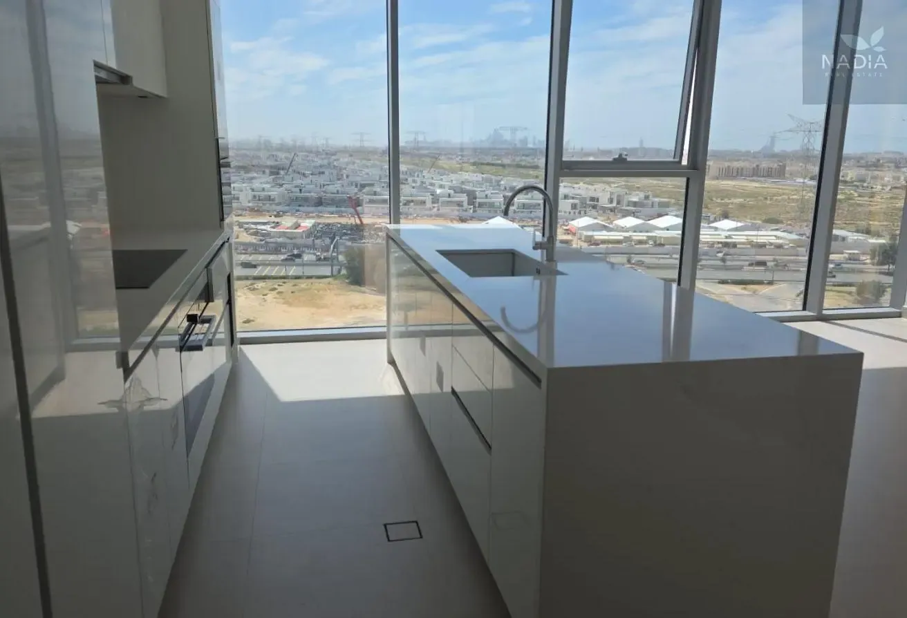 Large 4BR+Maid | Lagoon Views | Mid Floor | Corner