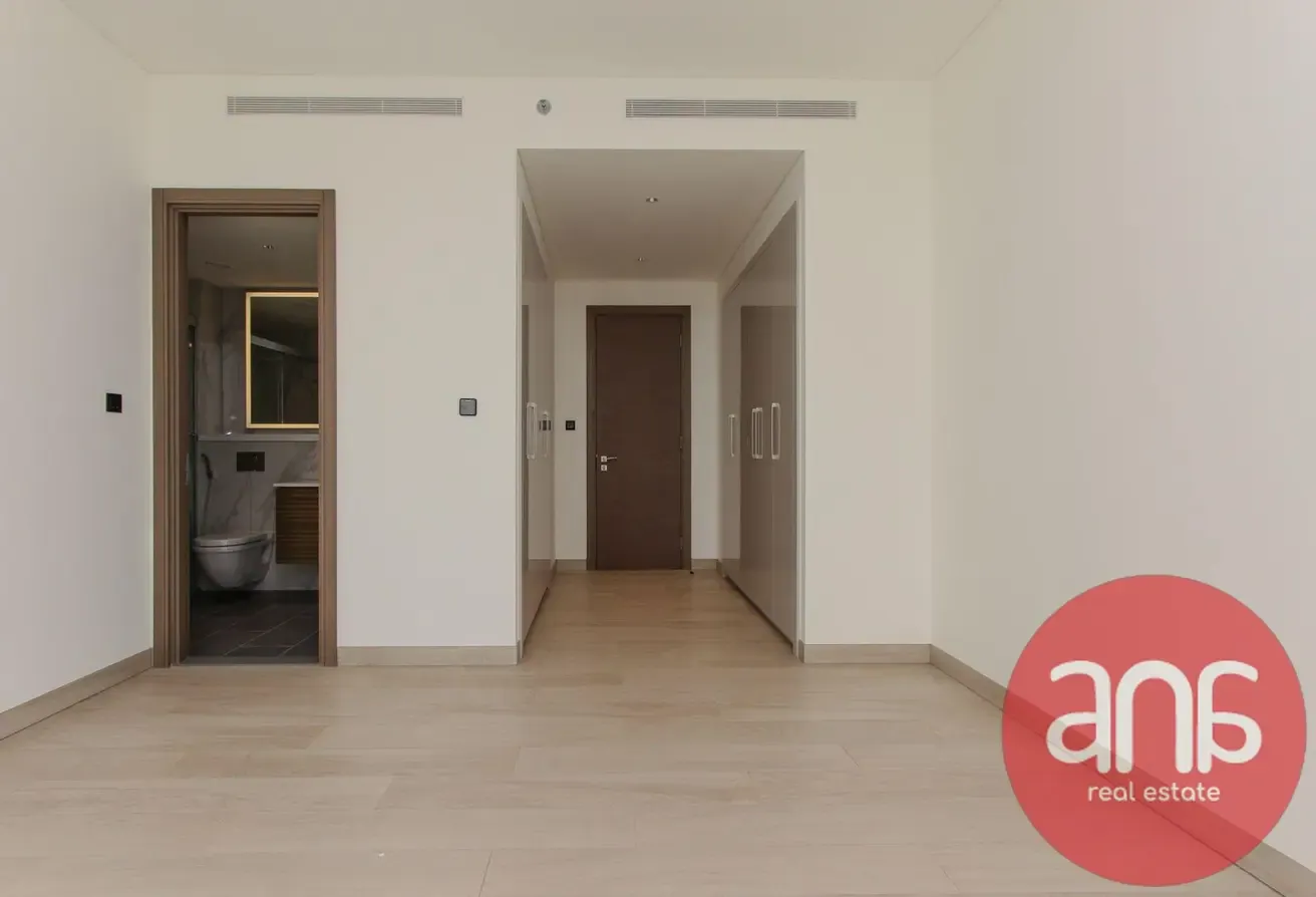 Full Lagoon and Downtown View | Maids room