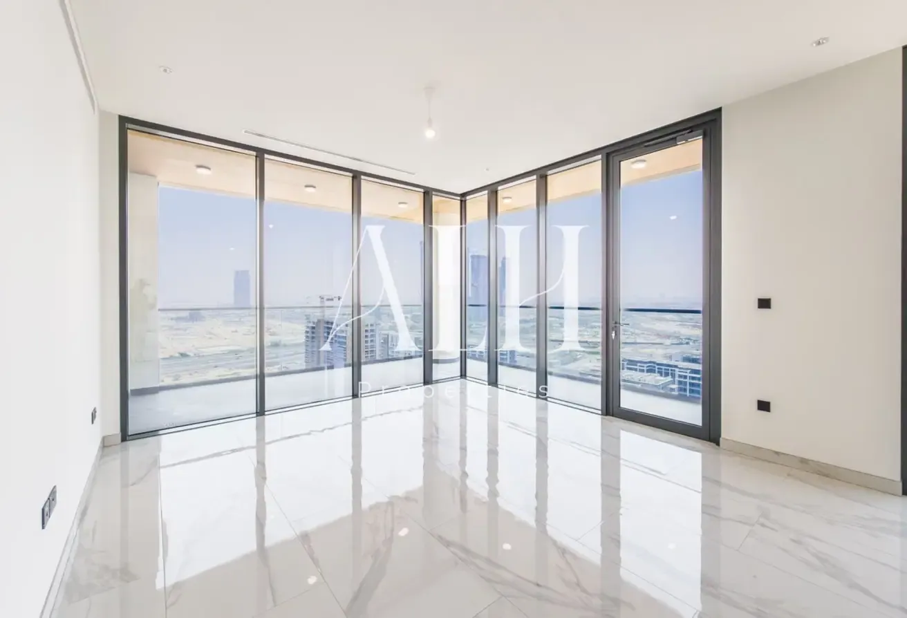 Huge Layout | Lagoon and Skyline Views | Brand New