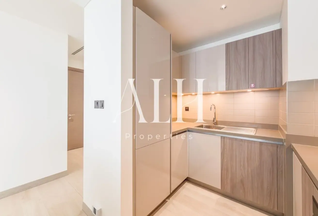 Huge Layout | Lagoon and Skyline Views | Brand New