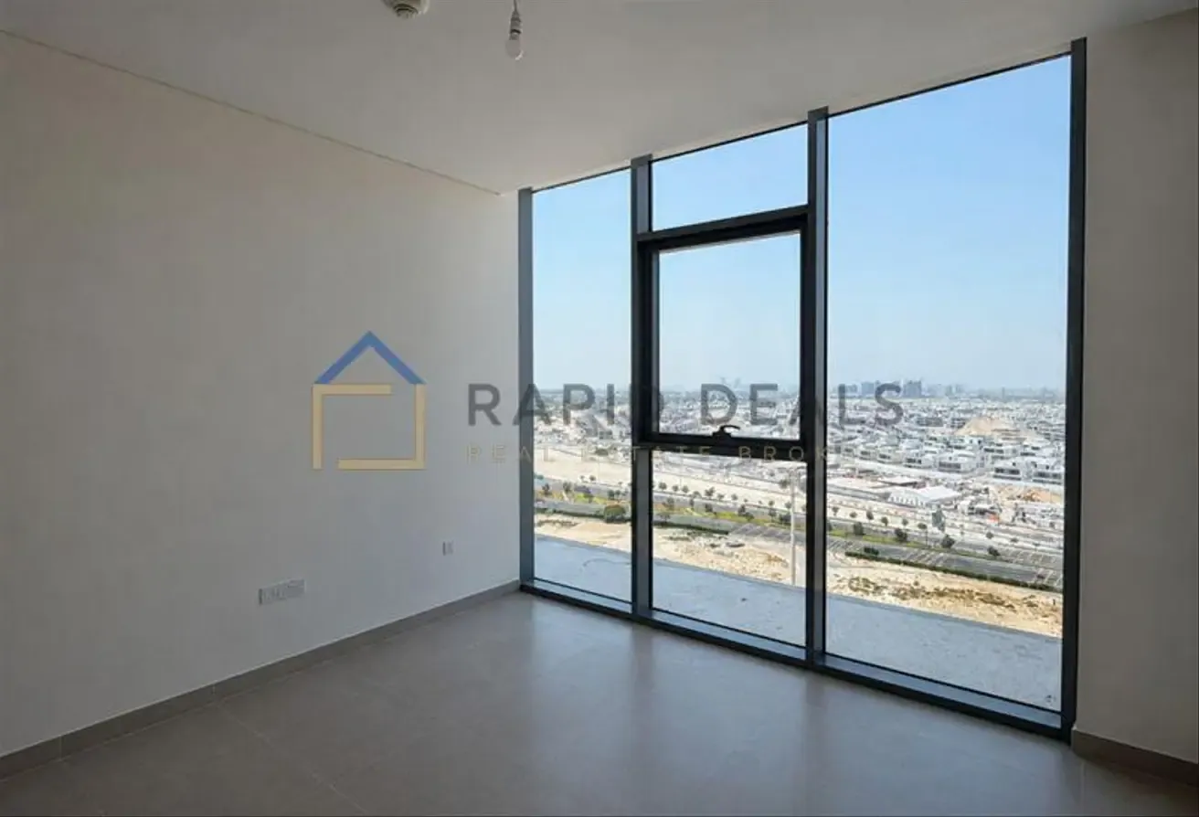 Elegant 4BR+M Apartment with Stunning Skyline View
