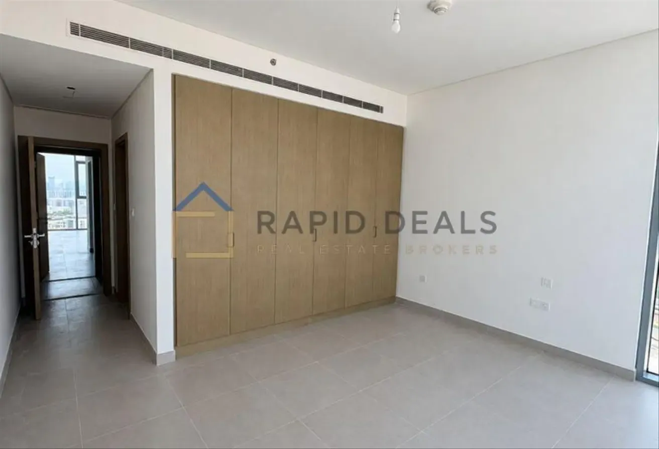 Elegant 4BR+M Apartment with Stunning Skyline View
