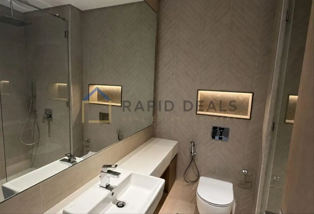 Elegant 4BR+M Apartment with Stunning Skyline View