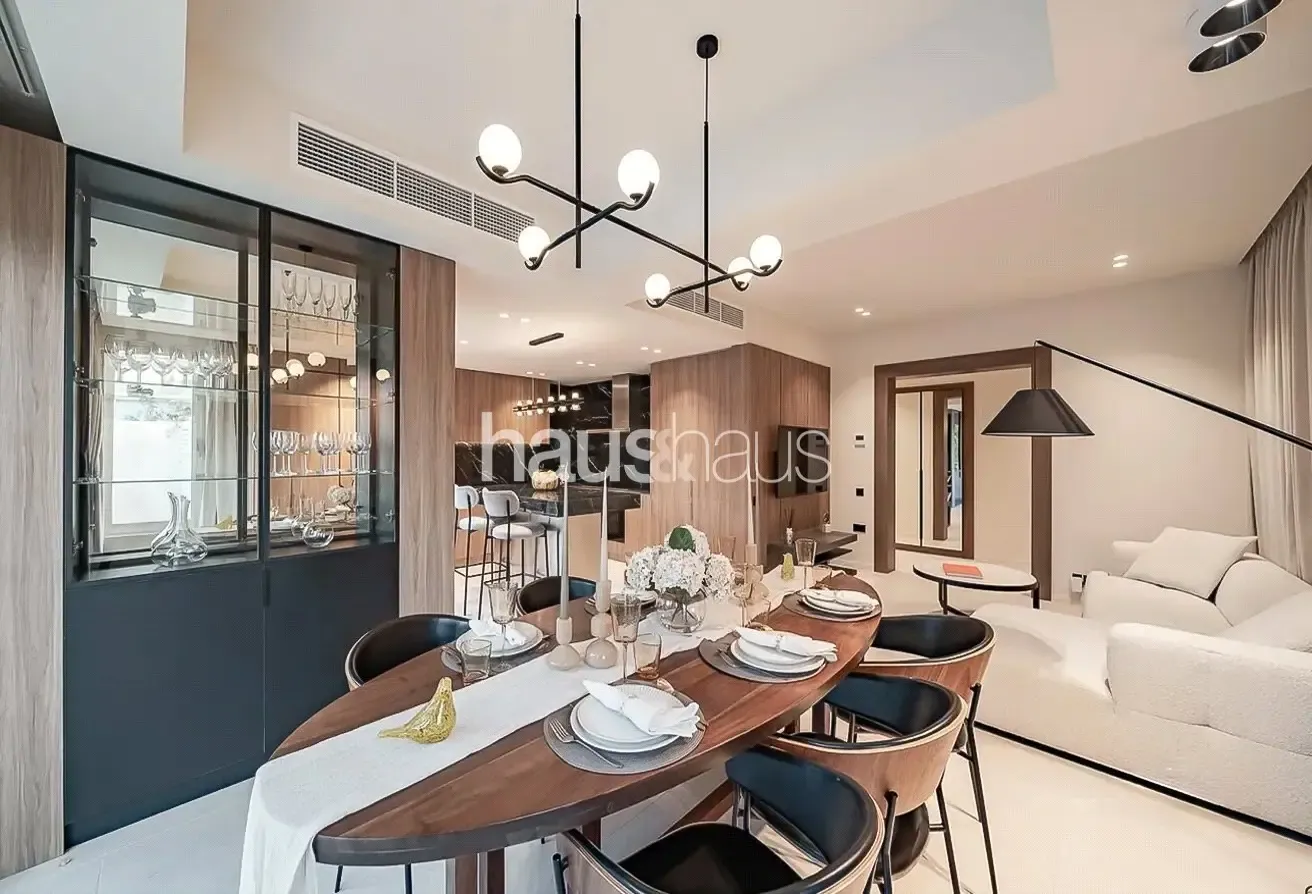 Fully Renovated | 4 Bed + Maids | Lake Backing