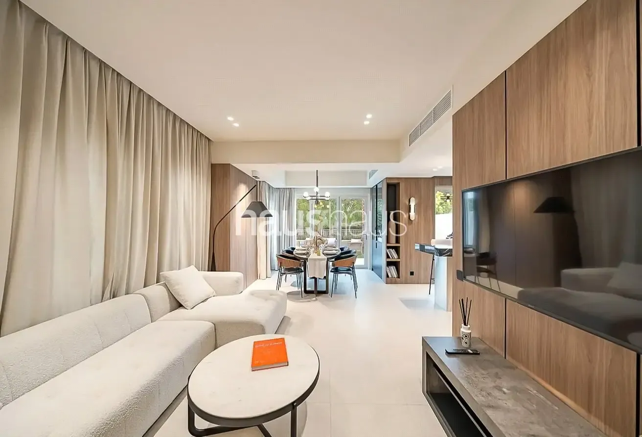 Fully Renovated | 4 Bed + Maids | Lake Backing