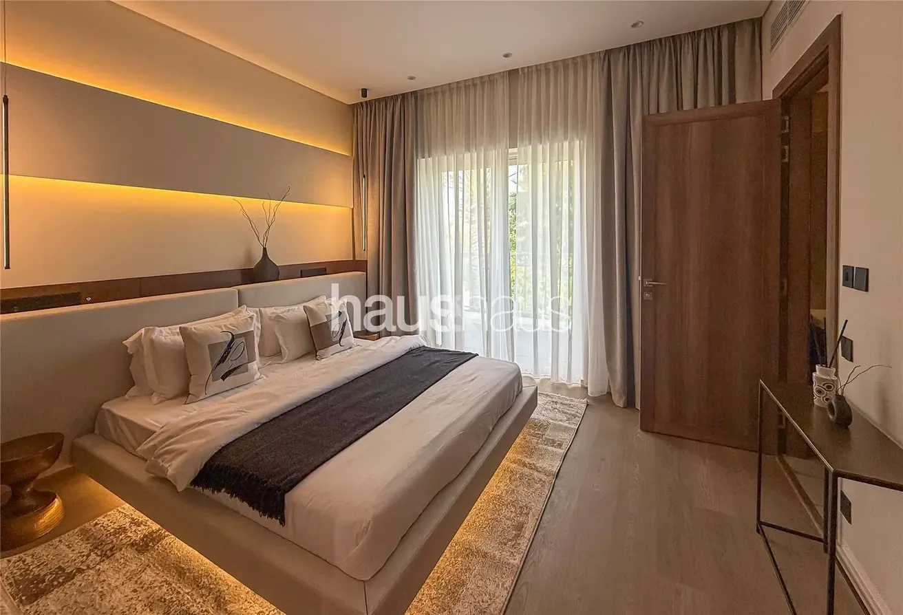Fully Renovated | 4 Bed + Maids | Lake Backing