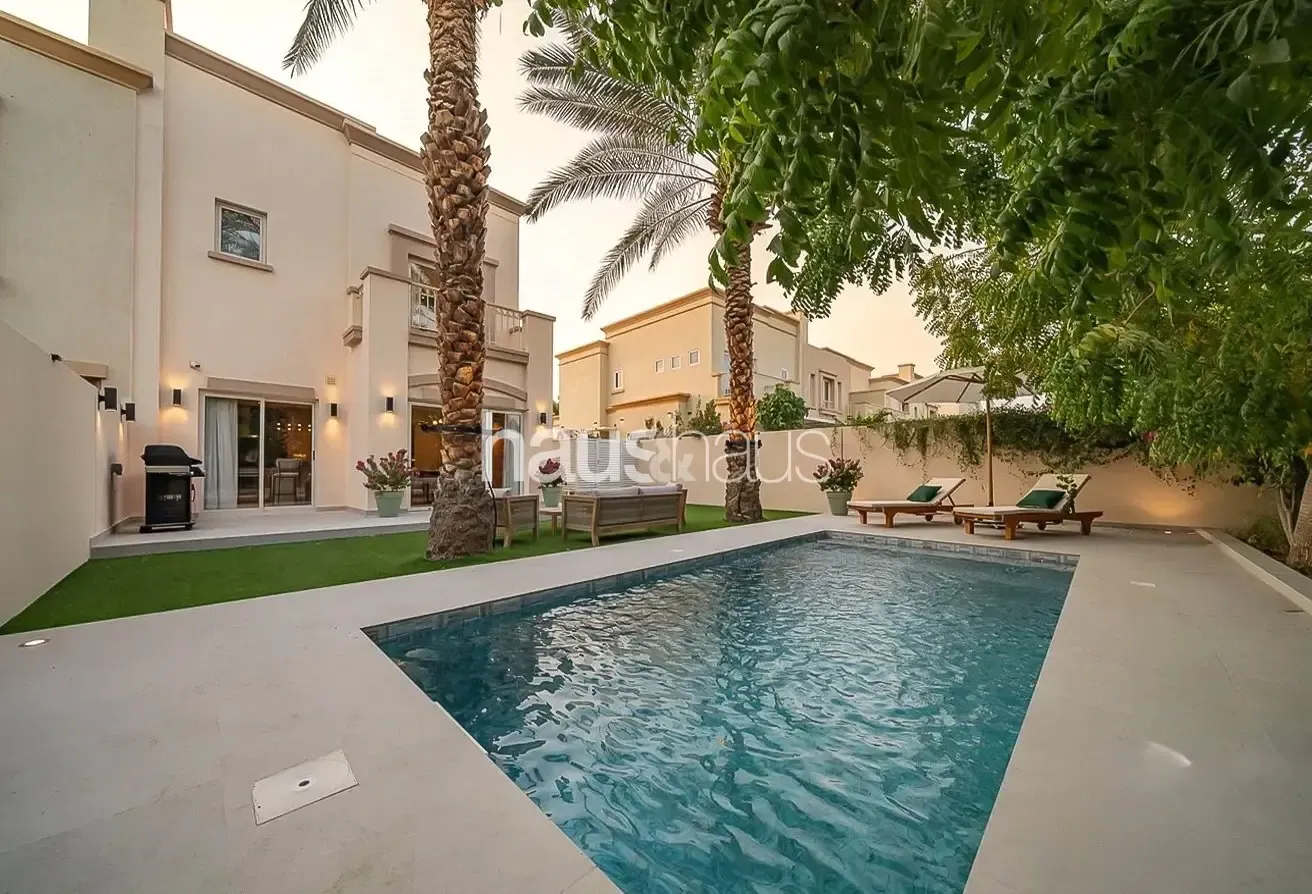 Fully Renovated | 4 Bed + Maids | Lake Backing