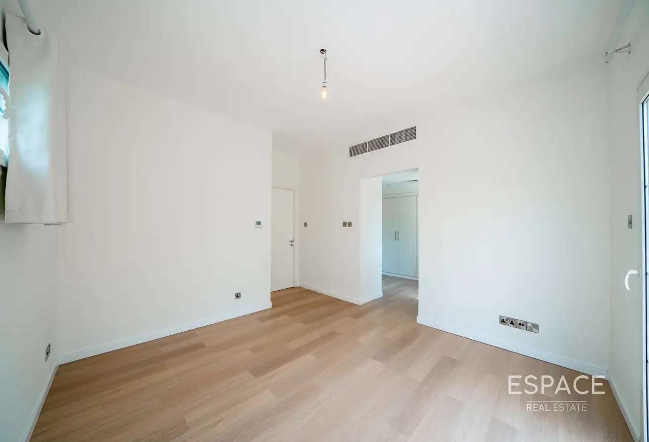 7216 Plot | Lake View | Vacant Now