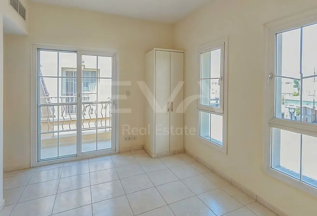 STANDARD 4M | SINGLE ROW | BACKING AMENITIES