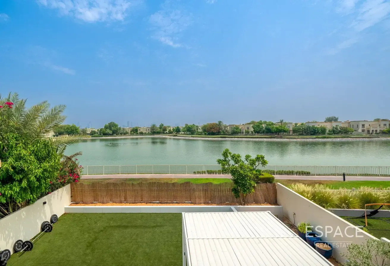 Exclusive | Fully Upgraded | Lake View