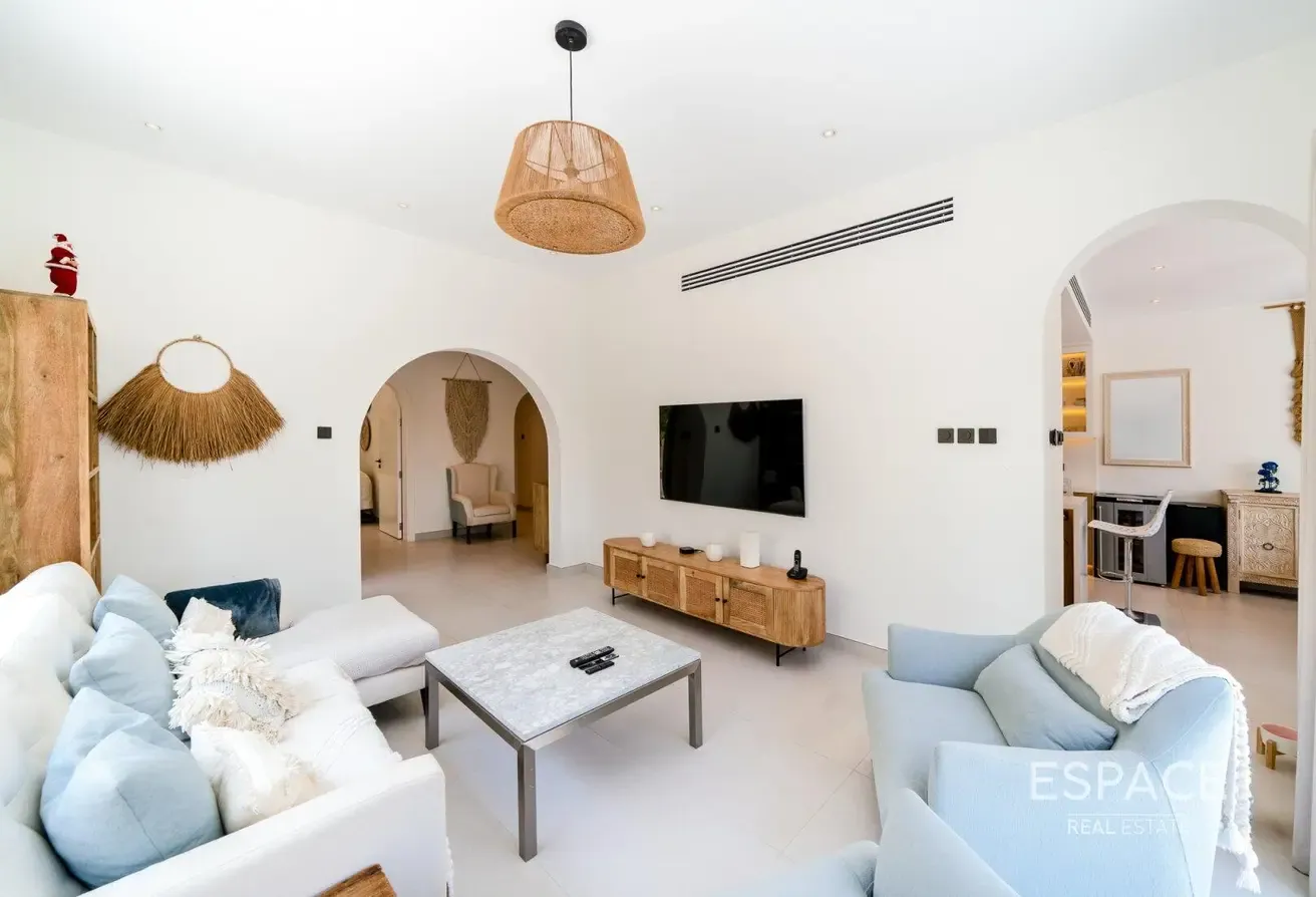 Exclusive | Fully Upgraded | Lake View