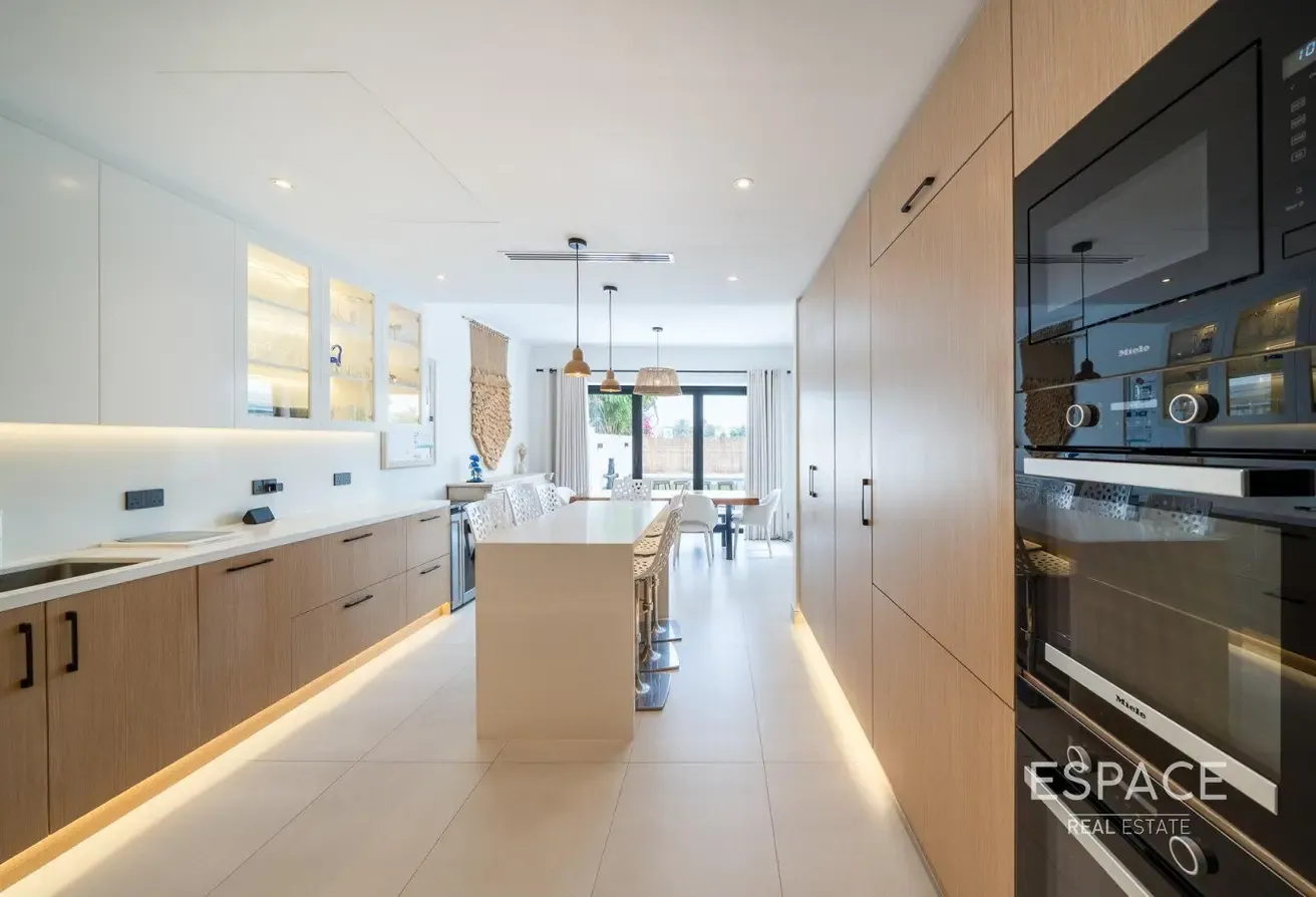 Exclusive | Fully Upgraded | Lake View