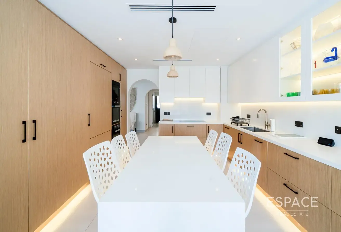 Exclusive | Fully Upgraded | Lake View