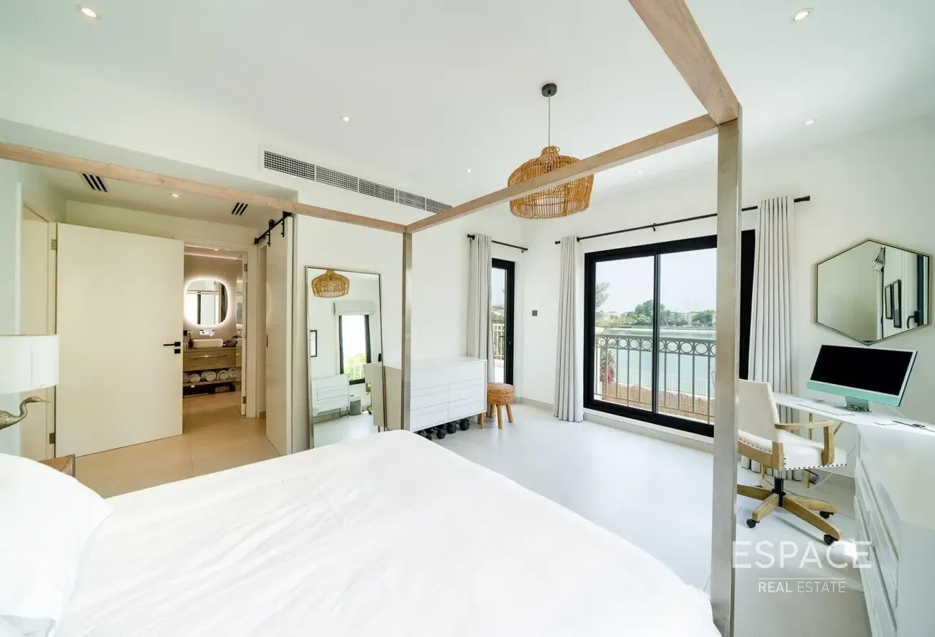 Exclusive | Fully Upgraded | Lake View